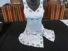 jolie combinaison & fond de robe vintage jolie dentelle T48/ fait 46   ref WG08