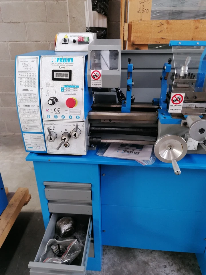 TORNIO PARALLELO VISUALIZZATO AD INVERTER PER METALLO MONOFASE FERVI CODE T700V - Immagine 2 di 2