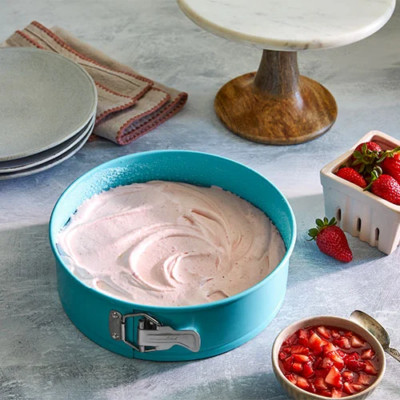 Pampered Chef 9'' Springform Pan #100596 brand new. Free Shipping