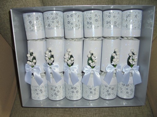 **BOX MIT 6 LUXUS WEIHNACHTSCRACKERN**