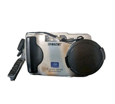 UNTESTED Sony DSC-S50 Cyber-Shot 2.1 Mega Pixel Digital Camera 6X Digital Zoom