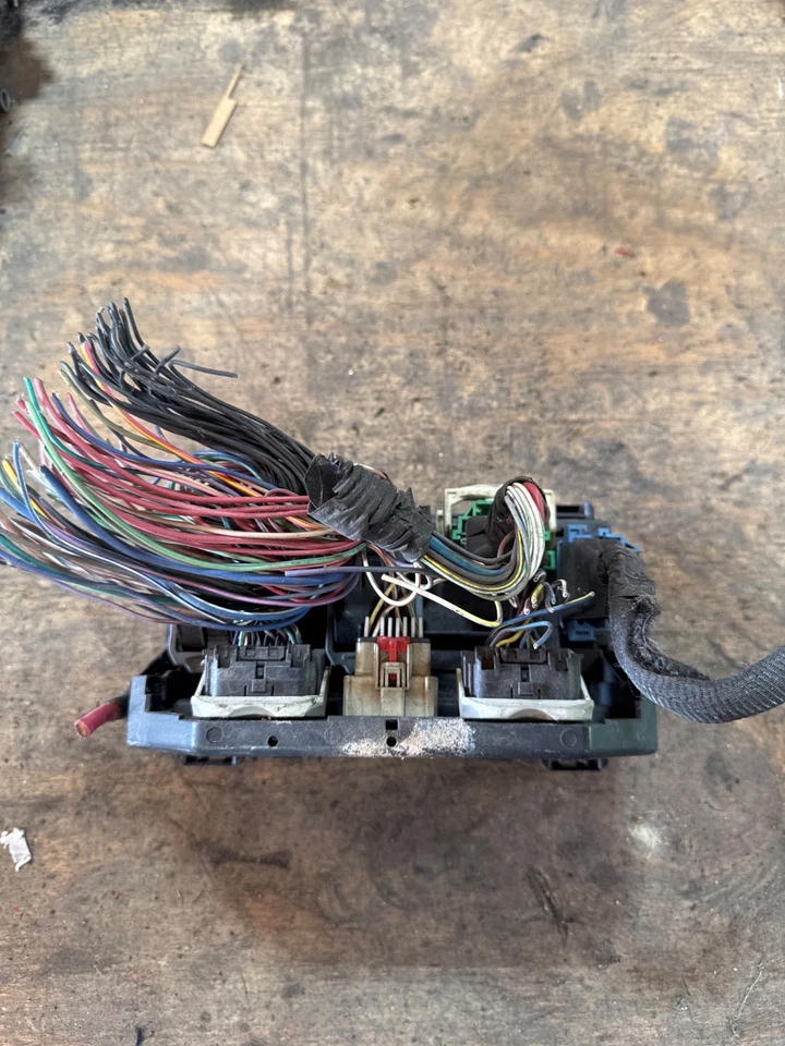 Dodge Nitro Jeep Liberty Patriot TIPM 2008 2009 fabricante de equipos originales caja de fusibles BCM 04692235AJ Foto 3 de 4