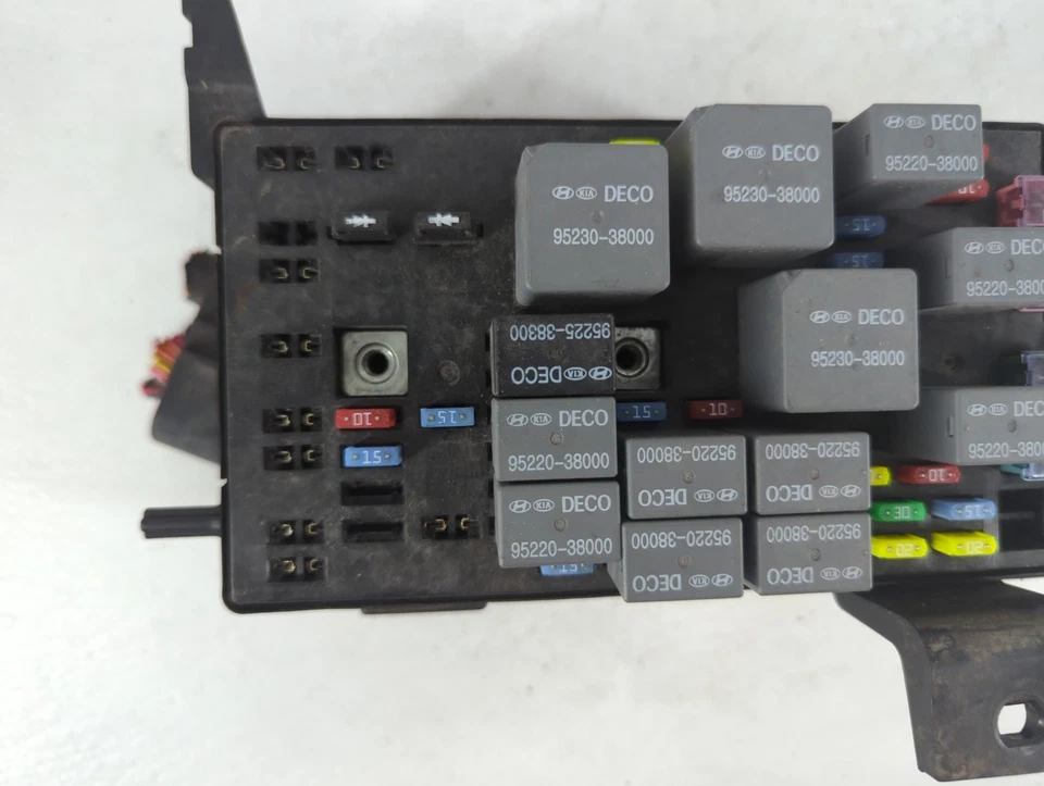Módulo de relé de caja de fusibles Hyundai Sonata 2002-2005 91220-3d301 C79LG Foto 3 de 4