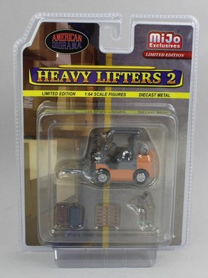 1:64 AMERICAN DIORAMA *HEAVY LIFTERS 2* Orange Forklift w/Pallet ++ *DIECAST*