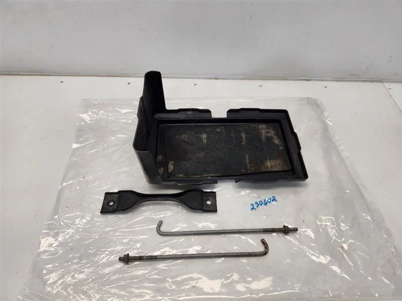 Honda Civic EX 2014 (1,8 L/sedán) bandeja de batería y retención Foto 2 de 4