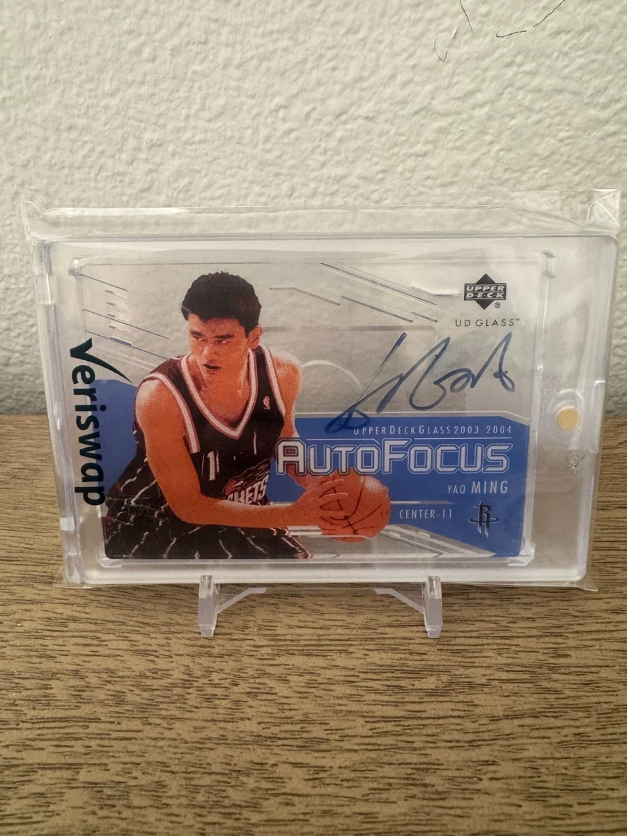 Yao Ming Basketball Autographed ungraded Sports Trading Cards