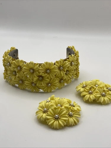Vintage costume, jewelry set Yellow flower cluster unsigned Possibly Coro