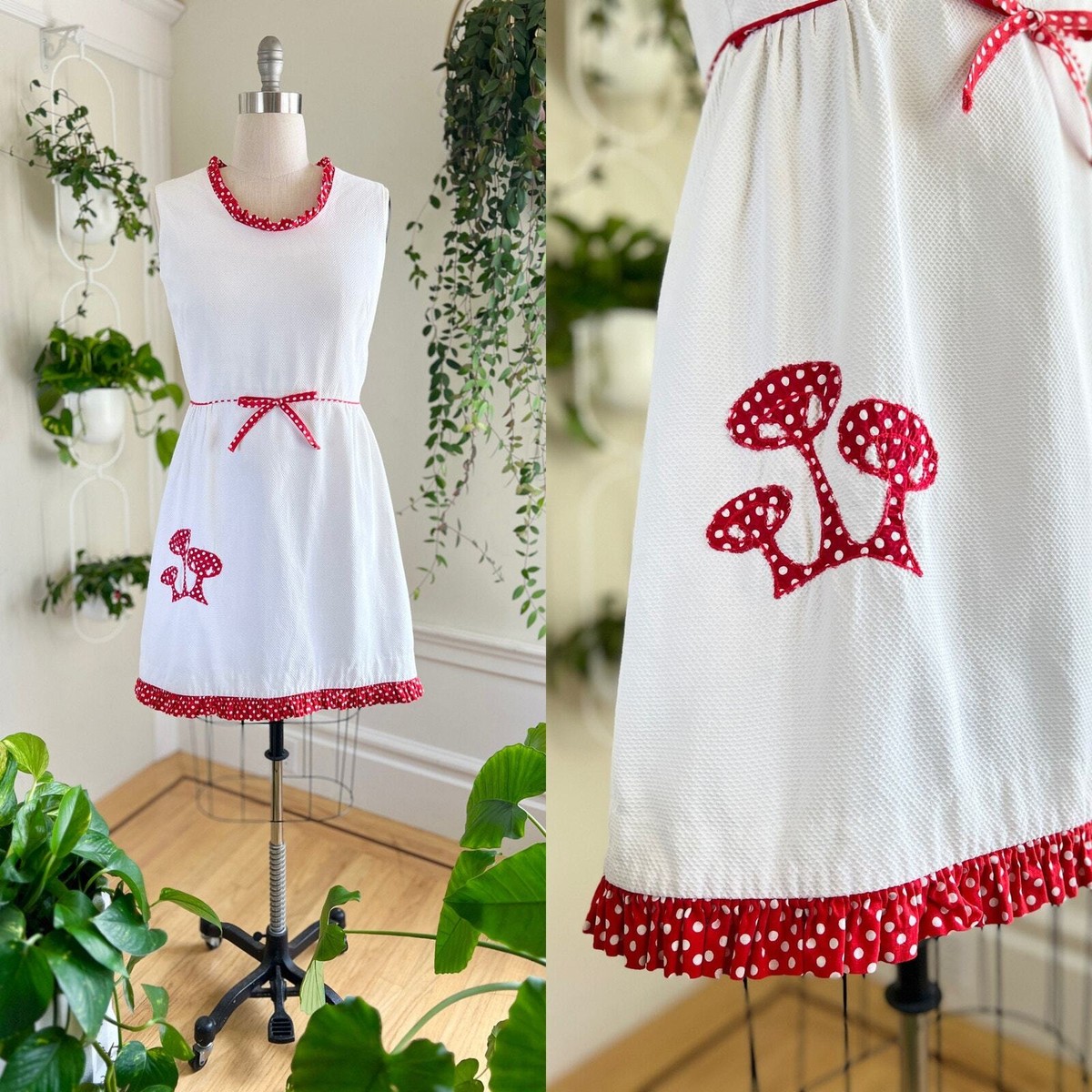 Vintage 1970s 70s Mushroom Novelty Print Appliqué White Cotton