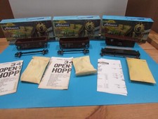 HO Scale Athearn 3 Assorted Freight Cars,Hoppers  Caboose Lot 0942