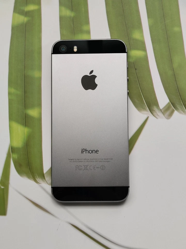 New condition Apple iphone 5s 16/32/64GB Fully UNLOCKED Multiple colors GOOD - Image 2 of 4