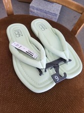 NWT No Boundaries Women's Size 6 Green Puffy Thong Flip Flops Flat Sandals