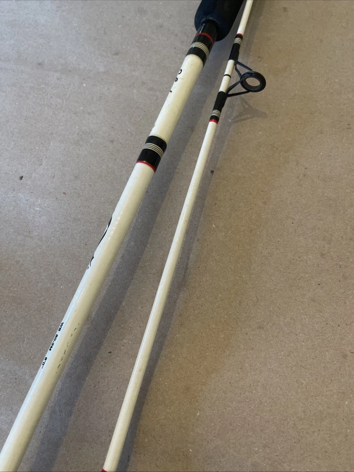 Shakespeare Wonderod WS 80-2M Fishing Rod 8’ 2 Pc. Vintage Spin Medium 10-25 Lb - Image 2 of 4