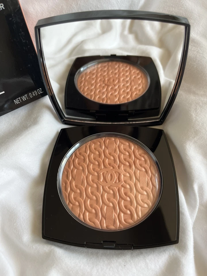 Chanel Les Symboles Oversize Illuminating Powder Highlighter Precious Coral 14g - Image 4 of 4