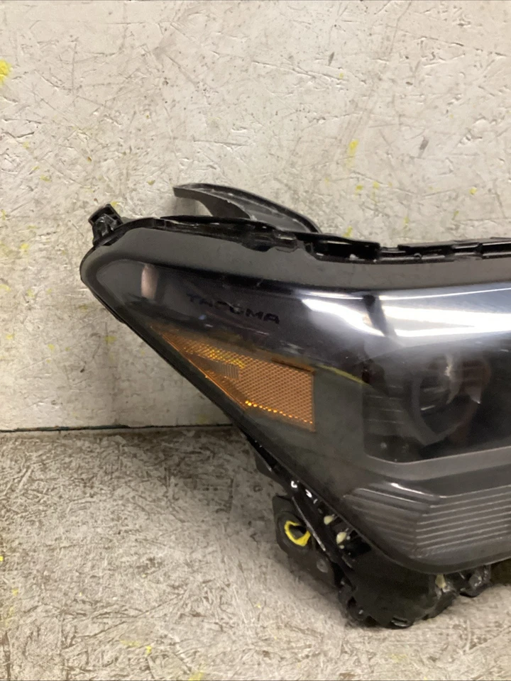 Faro derecho pasajero Toyota Tacoma 2024 2025 OEM Foto 4 de 4