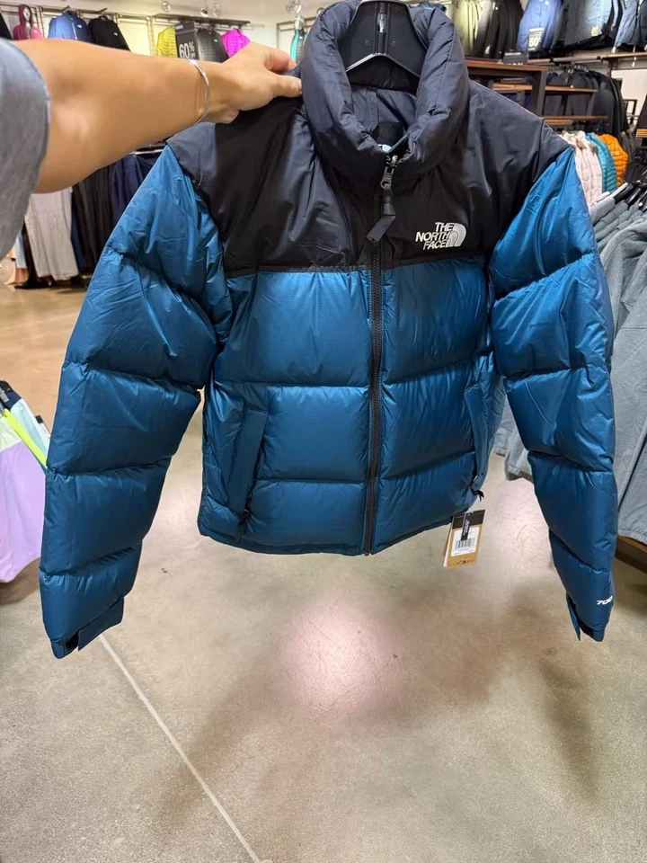 Novo em folha! Jaqueta The North Face’s Nuptse Masculina Pequena Azul Puffer! - Imagem 2 de 4