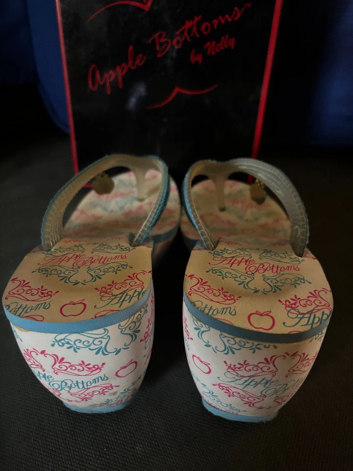 Сандалии на платформе с замысловатым бисером Apple на низких каблуках - Изображение 3 из 4