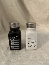 Black and White Seasoning Jars Pepper Salt Bottle