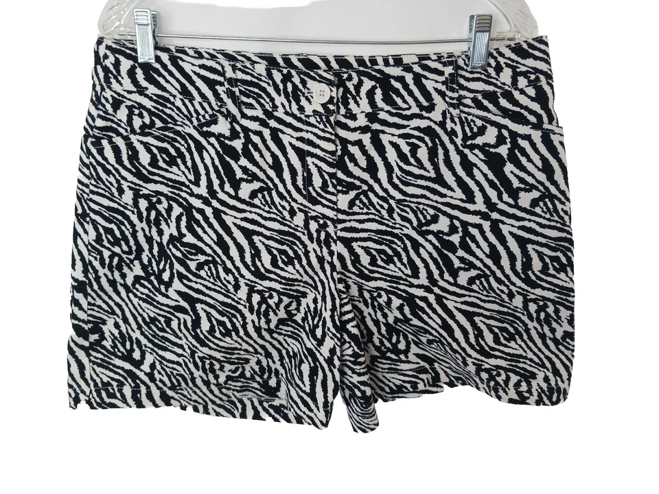 JONES NEW YORK SPORT STRECH SHORTS size 12 Zebra Print - Image 3 of 4