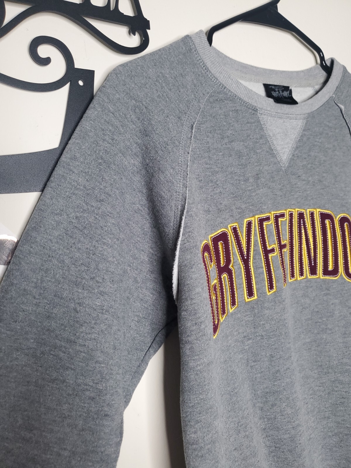 Universal Studios Authentic Gryffindor Sweatshirt… - image 5