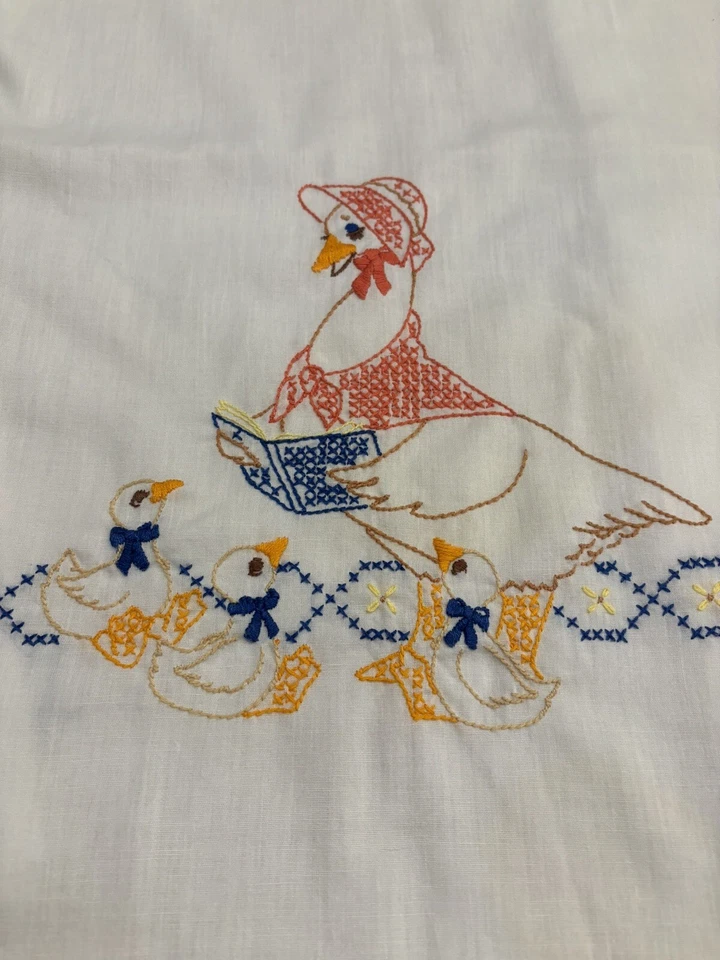 Sábana cuna vintage bordada a mano madre ganso borde festoneado plano Foto 2 de 4