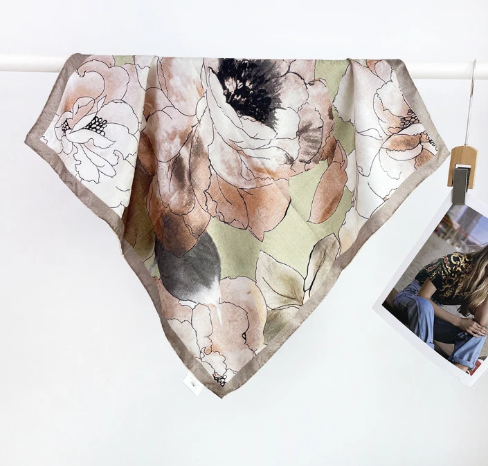 70% Cashmere 30% Silk Shawl Pink petal Print Bandana 27'' Scarf Neckerchief Wrap