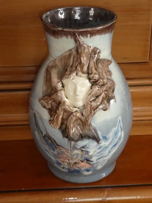 Ancien grand vase en Terre Cuite Vernissée décor visage de femme signé Eloi - Photo 1/4