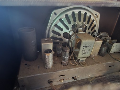 Radio a valvole AM Zenith K526 1953 custodia in bachelite art deco USA - testata - Foto 6 di 9