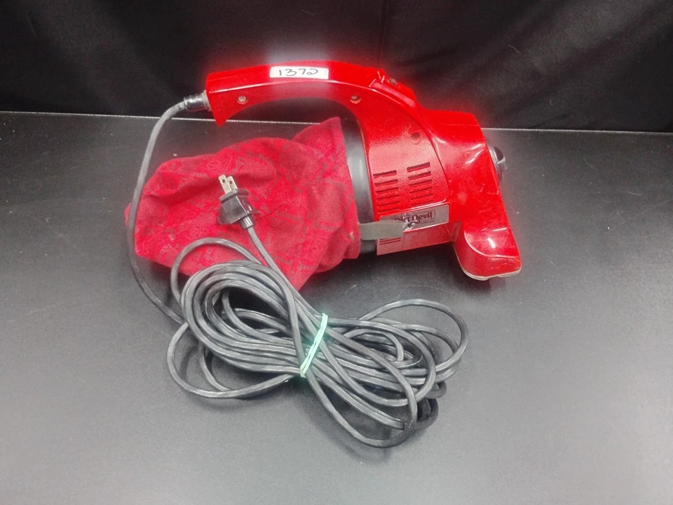 Dirt Devil Hand Vac Vacuum Model 103 by Royal Vacuum Red with bags - Image 4 of 4
