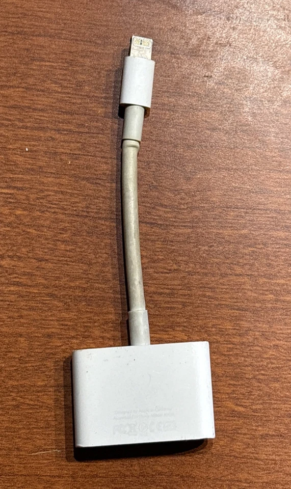 Apple Digital AV Adapter HDMI To iPhone iPad. Tested Works!! - Image 3 of 4