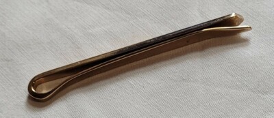 Ancienne Pince Fixe Cravate Plaquée Or Jaune – Lettre P – Occasion – Accessoire Vintage élégant