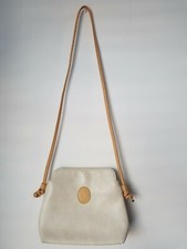 Crisan Damen Beige Umhängetasche mit Reißverschlusstasche Elfenbein Kontrast Beige Riemen