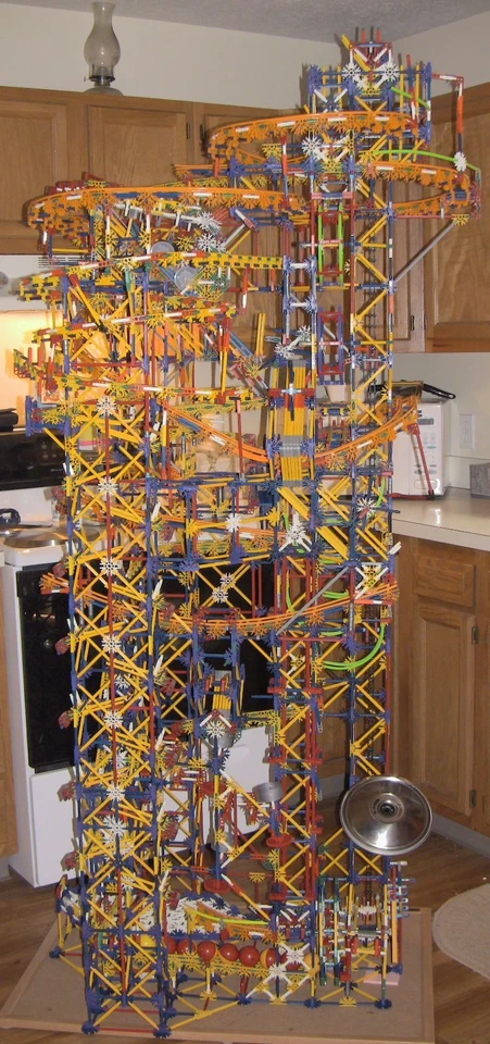 K'nex BallBuster Ball Factory Machine 8,600 Pieces COMPLETE SET W/ Battery Motor - Image 2 of 4