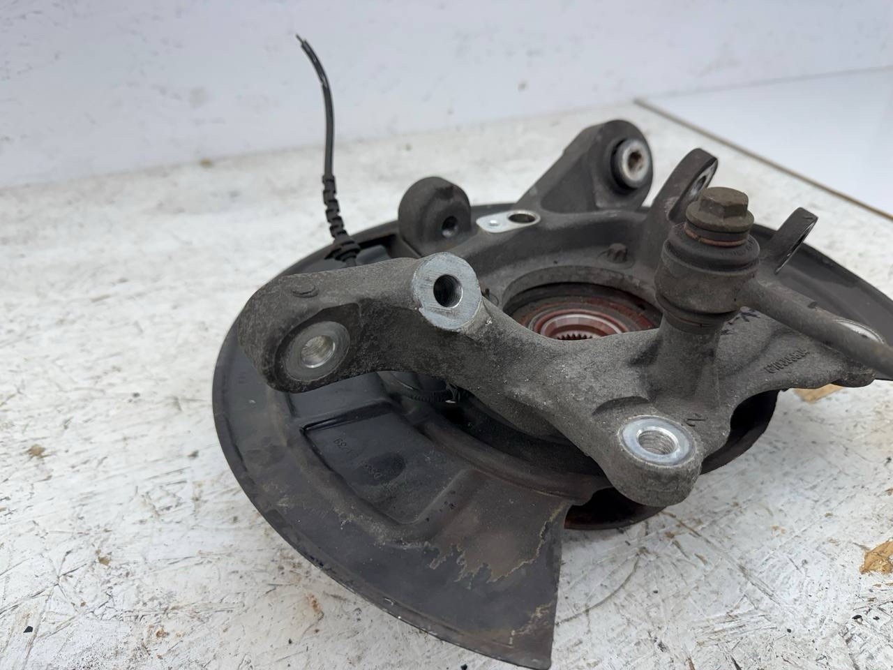 2014-2019 Maserati Ghibli Quatroporte AWD Rear Left Spindle Knuckle Hub 