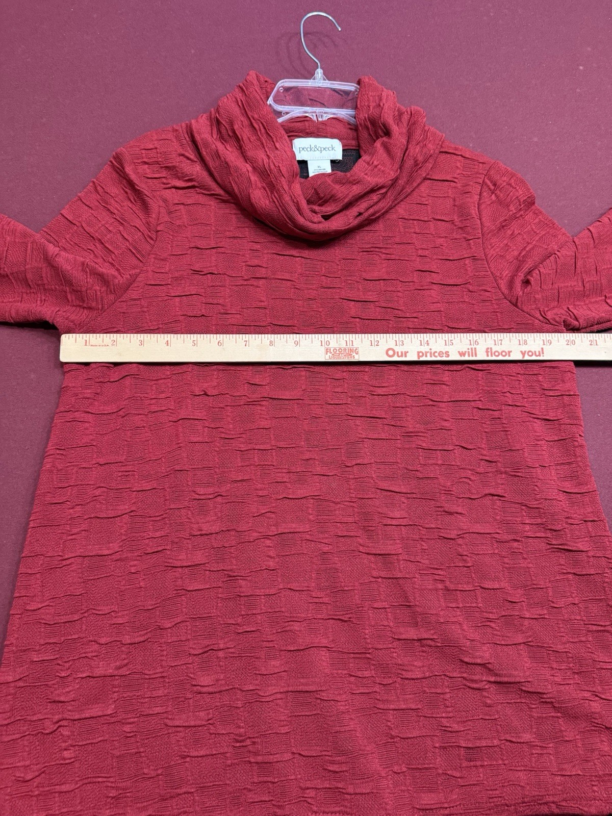 Solid red patterned top size XL - image 6