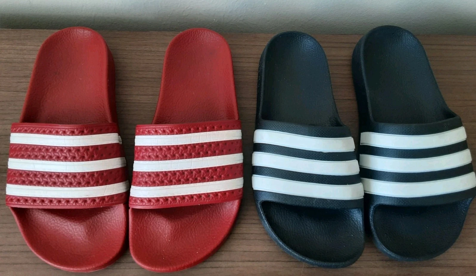 2 paia di ciabatte sandali Adidas taglia 5. U Rosso e nero.