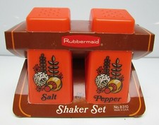 Vintage Rubbermaid Salt & Pepper Shaker Set No. 8310 NOS 1979 Orange Made in USA