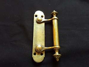 One Reclaimed Antique Brass Victorian Ridged Sash Lift Window Furniture (EER68)