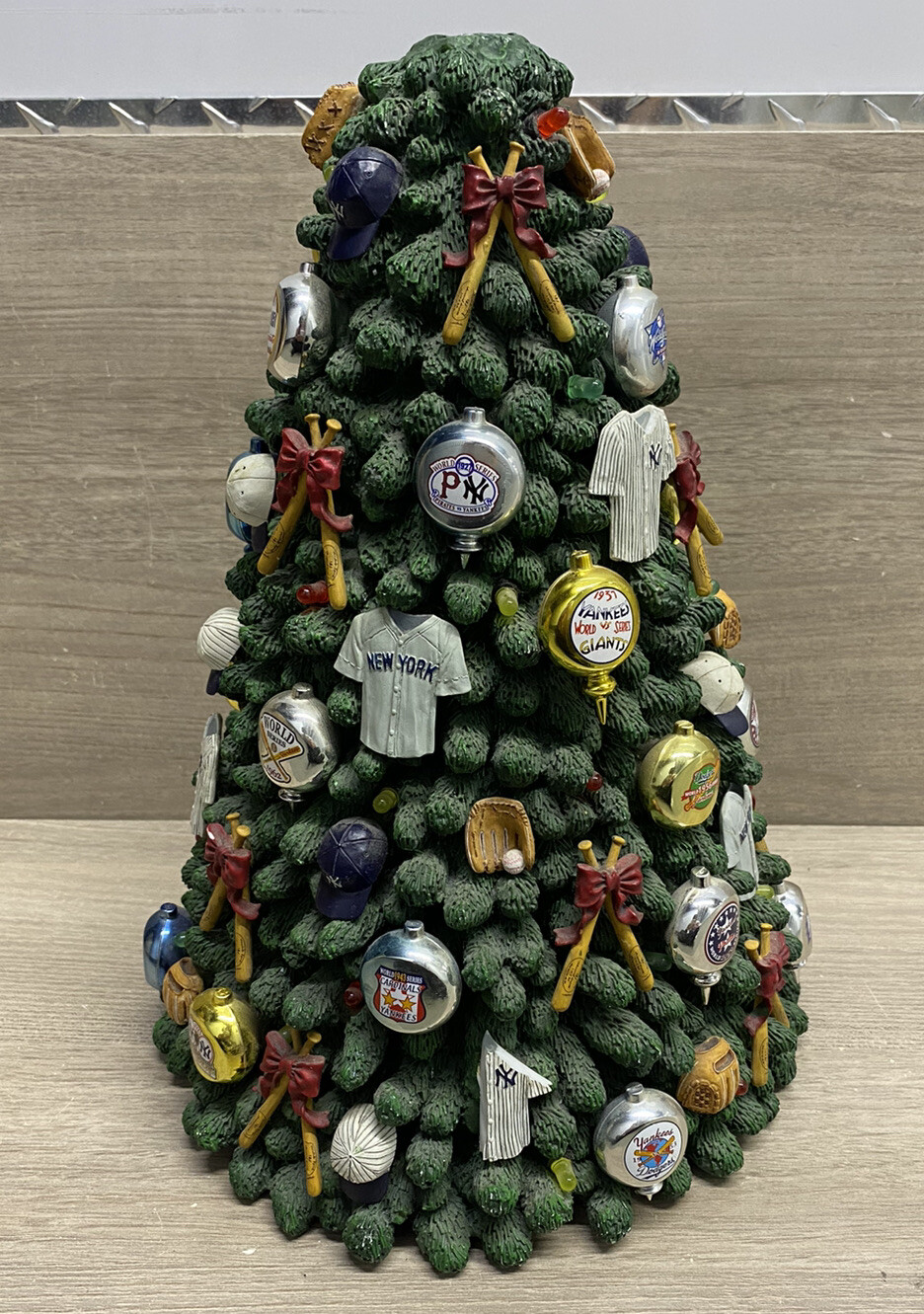 2002 New York Yankees Lighted Christmas Tree Danbury Mint Collection w