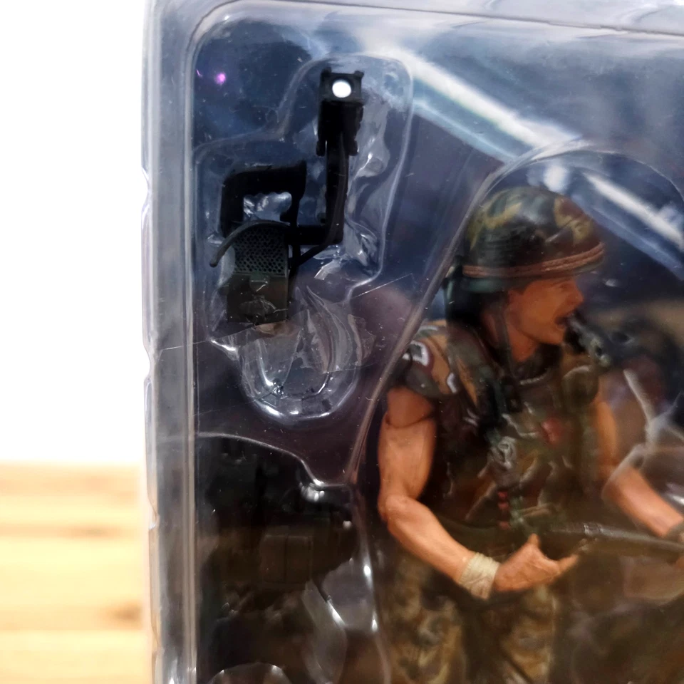 NECA Aliens Corporal Dwayne Hicks vs Xenomorph Warrior 2013 New Sealed - image 2 of 4