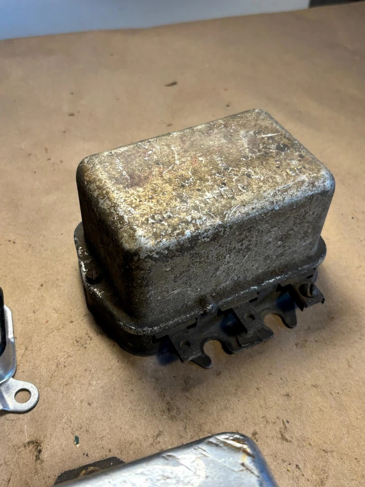 Regulador de voltaje x3 GM Ford Chrysler años 50 Foto 3 de 4