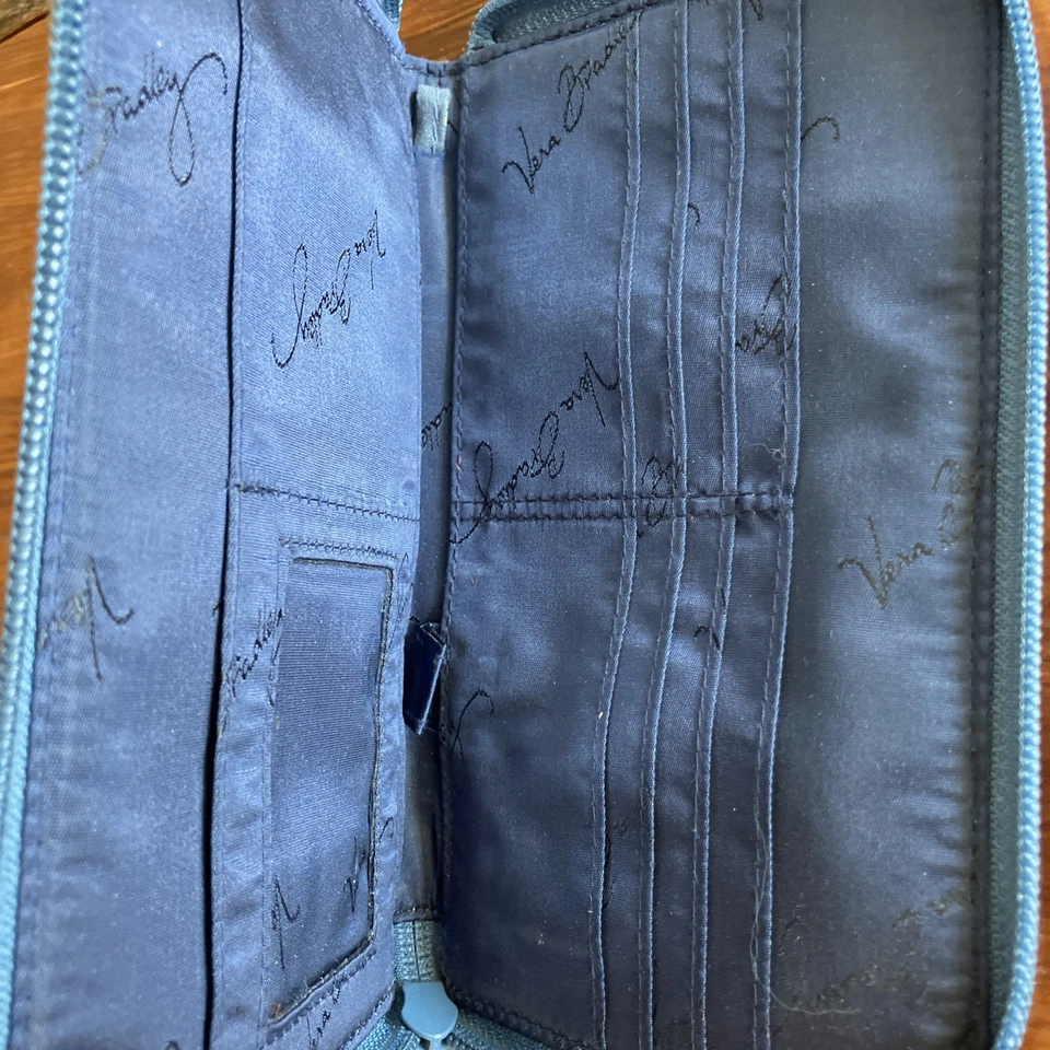 Muñequera billetera VERA BRADLEY con cremallera alrededor - patrón de flores azul Emily Foto 3 de 3