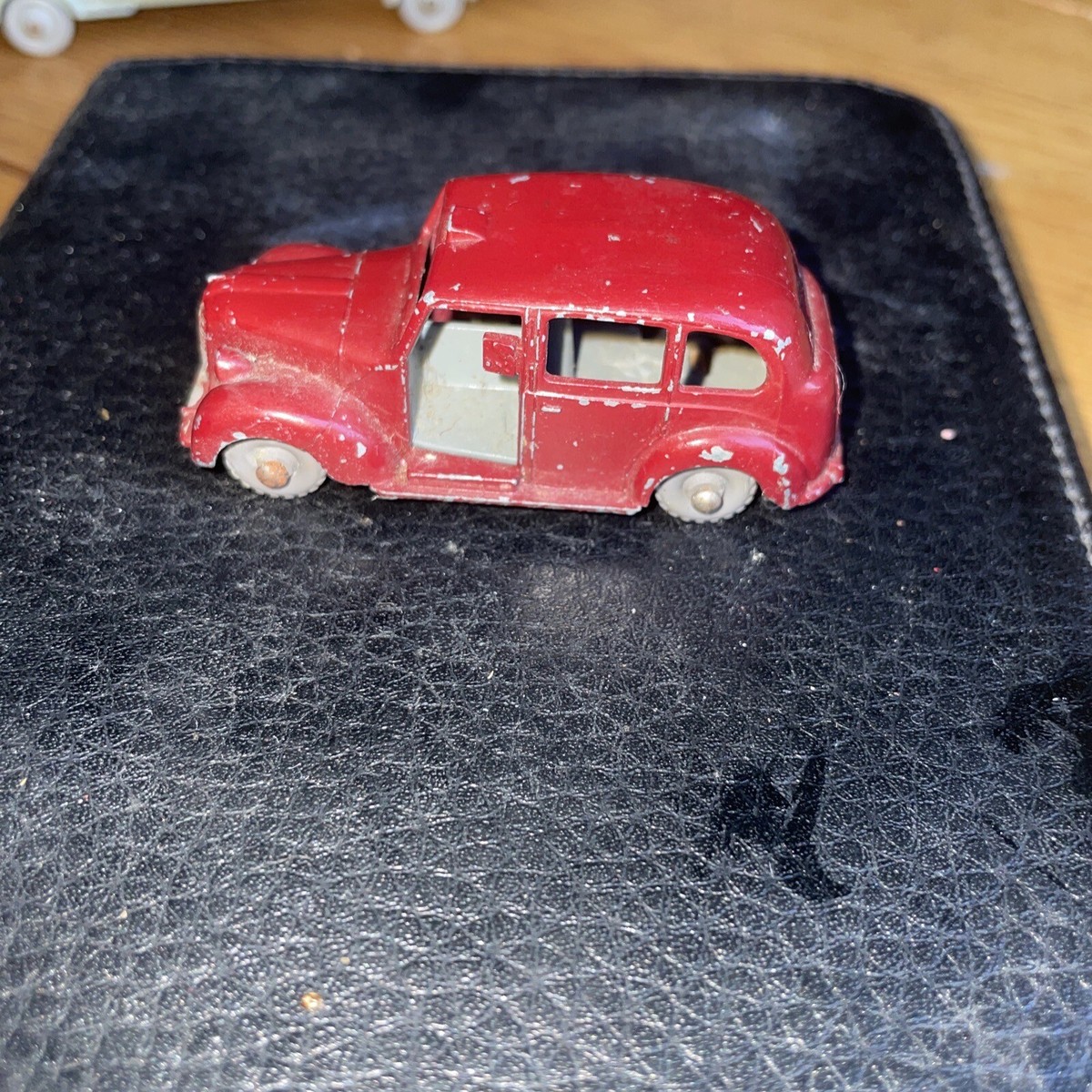 Vintage Collectible Metropolitan Taxi No 17 Matchbox Lesney