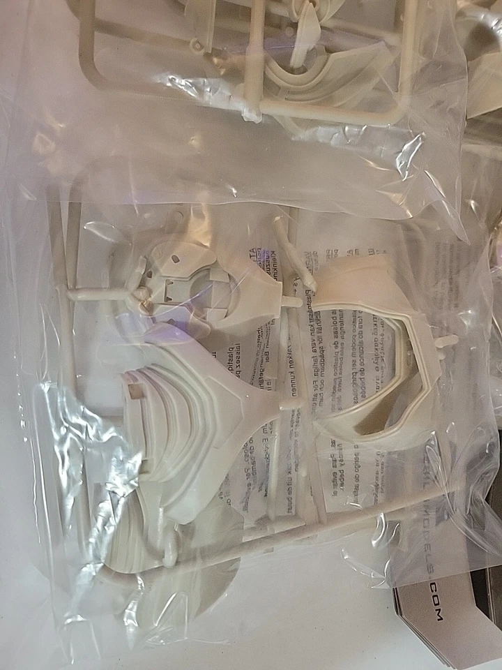 Moebius Battlestar Galactica Cylon Centurion 1:6 Scale Model Kit - New Open Box - Image 3 of 4