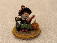 Wee Forest Folk, The Story Teller, M-713, Retired Color