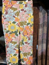 Capris Pastel Flower Women's Size Medium New Without Tags