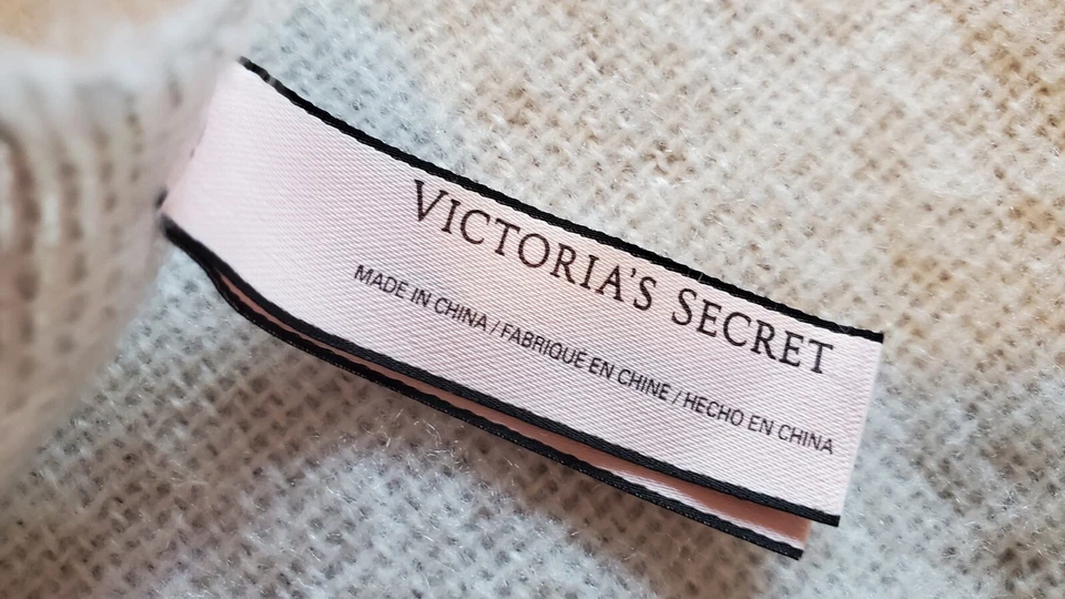 Victoria's Secret Fleece Blanket fringe throw pink cream Striped 50x60" Soft - Image 3 of 4