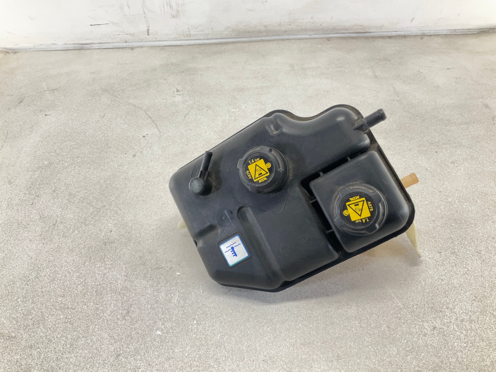 17-20 MASERATI Levante 3.0L Radiator Coolant Overflow Reservoir Tank OEM CM