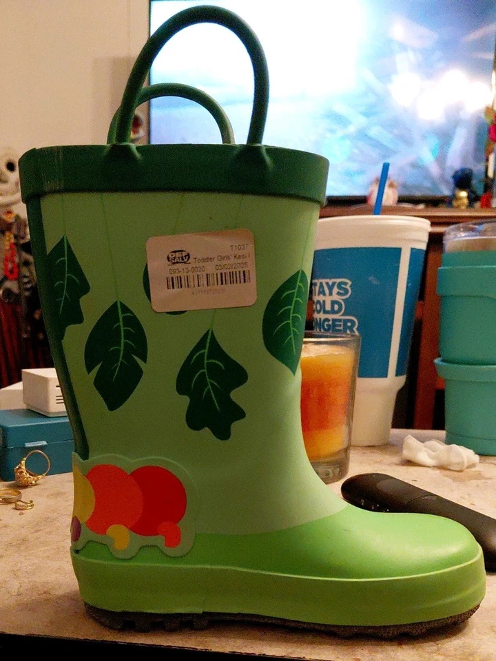 Cat & Jack Toddler Kesi Rainboots Green - Size 9, Yellow - Size 7 - Image 3 of 4