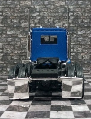 2016 New-Ray 1:32 Scale Long Haul Trucker Blue Peterbilt Tractor