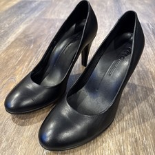 Woman s Black Leather Ecco High Heel Dress Shoe US Size 3.